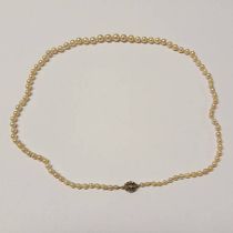EARLY 20TH CENTURY GRADUATED CULTURED PEARL NECKLACE ON A GOLD & DIAMOND SET CLASP - 48 CM LONG,