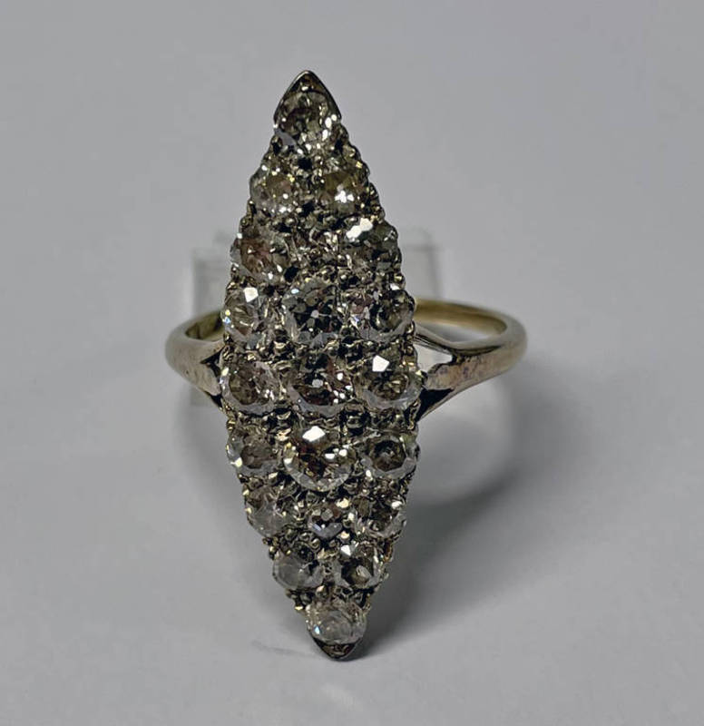 18CT GOLD DIAMOND CLUSTER NAVETTE SHAPED RING, THE CUSHION & CIRCULAR DIAMONDS VERY APPROX. 1.