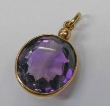 19TH CENTURY YELLOW METAL MOUNTED OVAL AMETHYST PENDANT - 3CM LONG, 4.