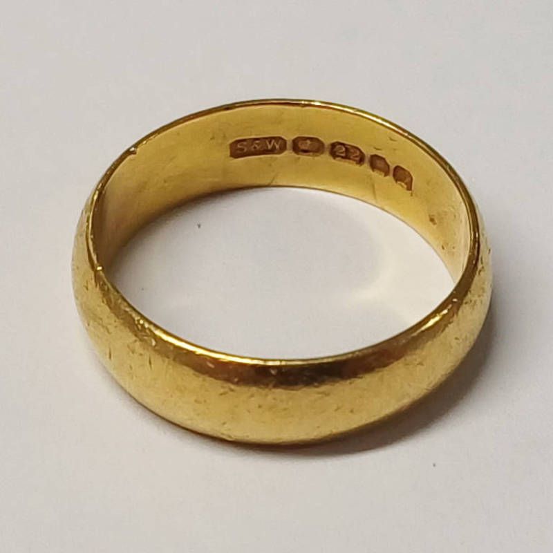 22CT GOLD WEDDING BAND - RING SIZE O 1/2, 6.