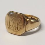 9CT GOLD SIGNET RING - 6.