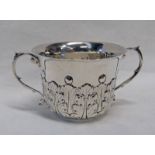 VICTORIAN SILVER 2-HANDLED PORRINGER WITH LEAF DECORATION, LONDON 1896 - 6CM TALL,