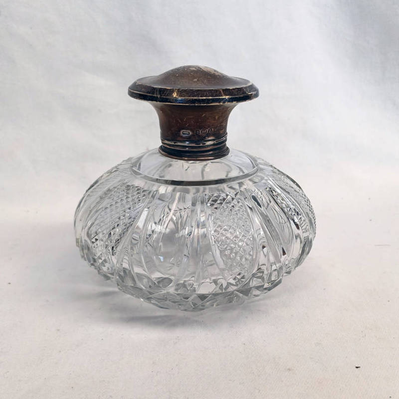 SILVER TOPPED CUT GLASS SCENT BOTTLE,