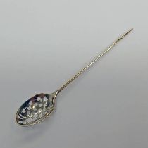 18TH CENTURY SMALL SILVER MOTE SPOON, UNMARKED - 10.