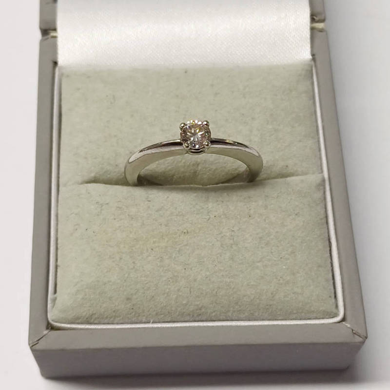 PLATINUM SET DIAMOND SINGLE STONE RING, THE BRILLIANT CUT DIAMOND APPROX 0.