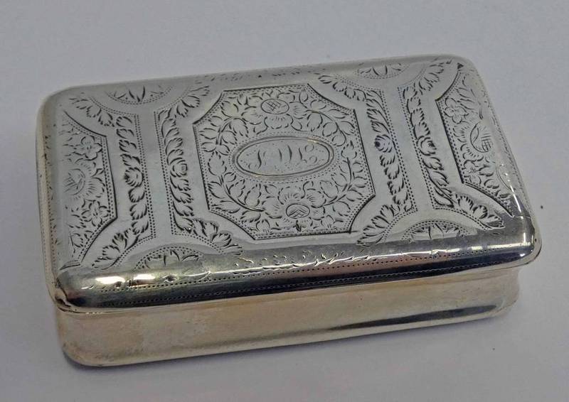 GEORGE III SILVER SNUFF BOX WITH GILT INTERIOR BY THOMAS SHAW, BIRMINGHAM 1817 - 7.