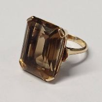 9CT GOLD SMOKEY QUARTZ DRESS RING - 9.0 G, RING SIZE: K.