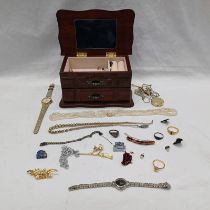 TRIPLE STRAND FRESHWATER SEED PEARL NECKLACE & VARIOUS OTHER COSTUME JEWELLERY & WRISTWATCHES IN