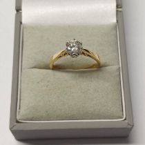 18CT GOLD DIAMOND SET RING, THE BRILLIANT CUT DIAMOND APPROX 0.