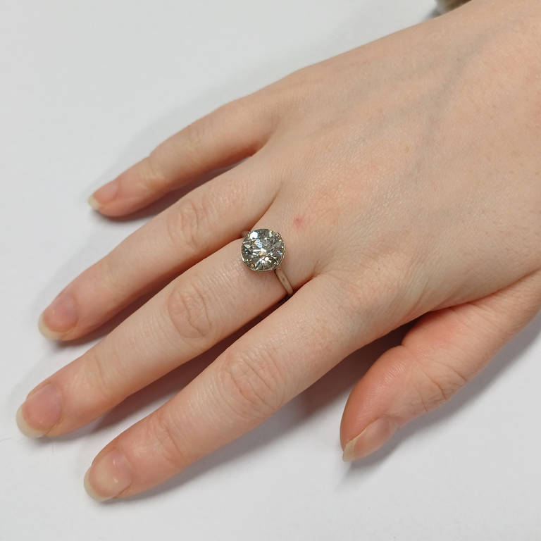 DIAMOND SOLITAIRE RING, THE OLD EUROPEAN CUT DIAMOND OF 4.0 CARATS SET IN PLATINUM. - Image 2 of 3