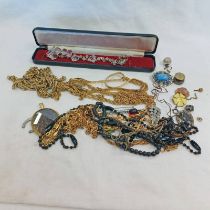 VARIOUS JEWELLERY INCLUDING CHAINS,