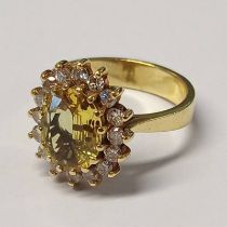 18CT GOLD CITRINE & DIAMOND CLUSTER RING,