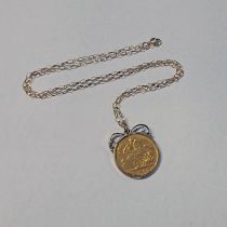 1897 HALF SOVEREIGN IN 9CT GOLD PENDANT MOUNT ON 9K GOLD CHAIN - 5.
