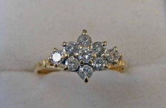 18CT GOLD DIAMOND CLUSTER RING, APPROX. 0.