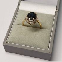 18CT GOLD SAPPHIRE & DIAMOND CLUSTER RING - 3.