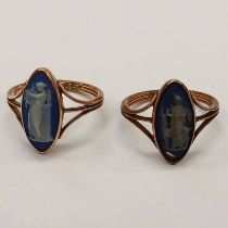 2 EARLY 20TH CENTURY GOLD BLUE JASPER WARE RINGS - 5.