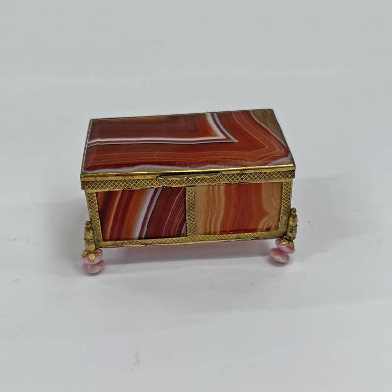 19TH CENTURY GILT BRASS & BANDED AGATE CASKET - 4 CM TALL