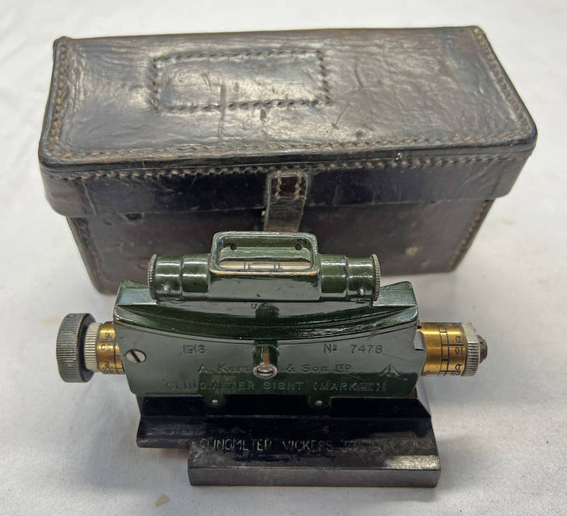 WW1 1918 BRITISH MILITARY VICKERS 303 GUN MK 1 CLINOMETER SIGHT NO 7478 IN ITS LEATHER CASE MARKED