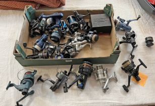 SELECTION OF VARIOUS SPINNING REELS ETC TO INCLUDE LEBCO 142, QUICK FIGHTER 60,