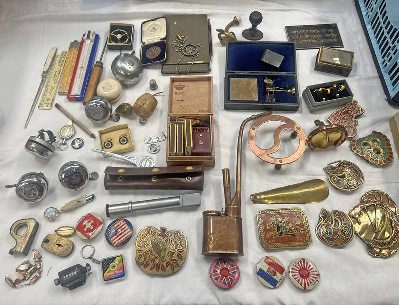 TORTOYS, GLASGOW BIKE BELL, BADGES, MATCH BOXES, LUMAR 99 YO YO, RICHMOND REFRIGERATING & ICE CO,