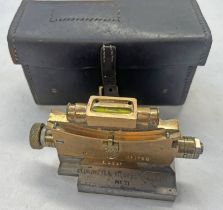 WW2 VICKERS CLINOMETER & CASE DATED 1944