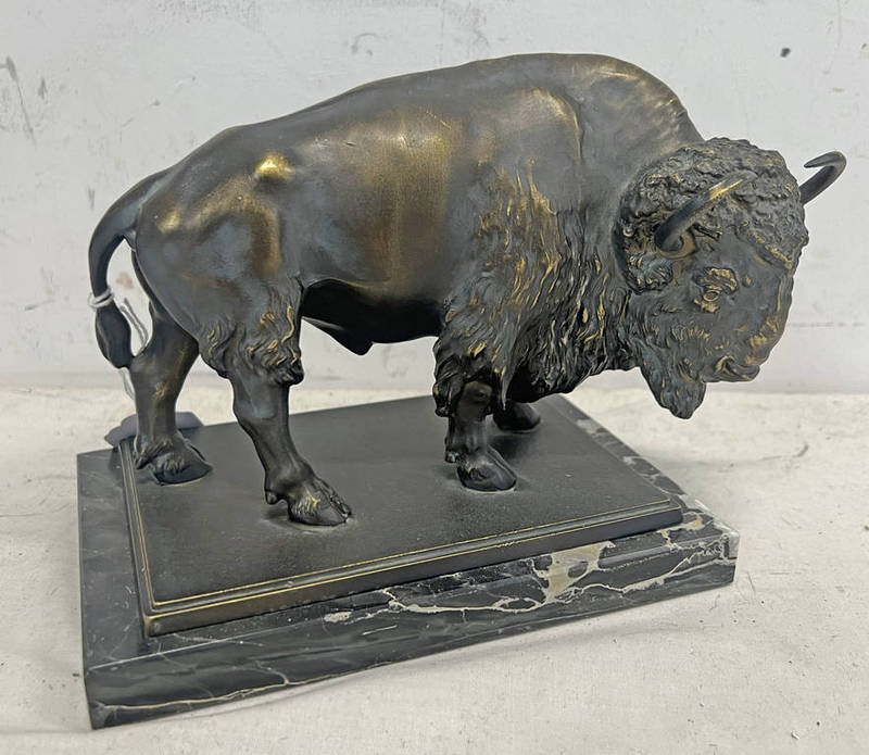 BRONZED SCULPTURE OF A BISON ON A HARDSTONE BASE,