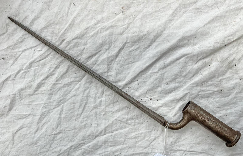 DAWES SOCKET BAYONET WITH 38.5CM LONG TRIANGULAR BLADE, 51CM LONG OVERALL, MUZZLE HOLE IS 2.