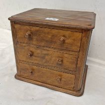 3 DRAWER MINIATURE CHEST OF DRAWERS,