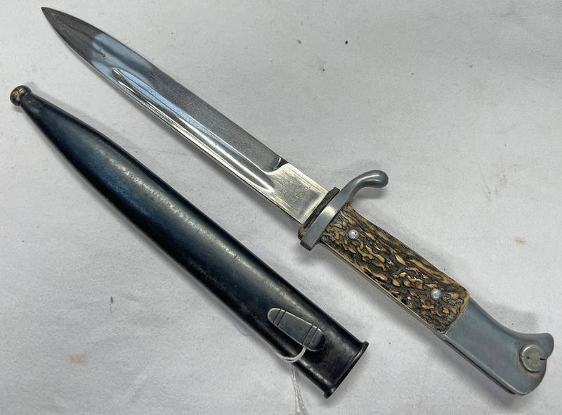 WW2 GERMAN K98 SHORT BAYONET WITH STAG GRIP SCALES, 19.