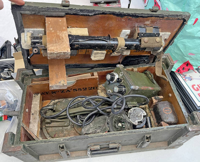 BRITISH ARMY MINE / METAL DETECTOR IN CRATE