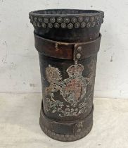 19TH CENTURY LEATHER BODIED POWDER CHARGE CARRIER WITH REMAINS OF ROYAL CREST TO BODY 35.