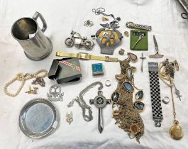 COSTUME JEWELLERY, ETC TO INCLUDE GILT MOUNTED CUT AGATE NECKLACES, AA BADGE,