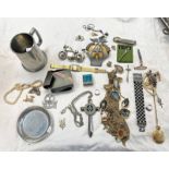 COSTUME JEWELLERY, ETC TO INCLUDE GILT MOUNTED CUT AGATE NECKLACES, AA BADGE,