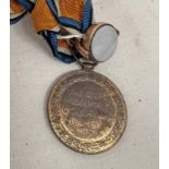 WW1 VICTORY MEDAL TO 192802 GNR J JOHNSTONE ROYAL ARTILLERY ALONG WITH A YELLOW METAL FOB