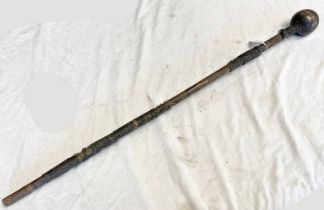 EARLY 20TH CENTURY ZULU KNOBKERRIE WITH GLOBULAR HEAD WITH WIRE BOUND SHAFT 88CM LONG