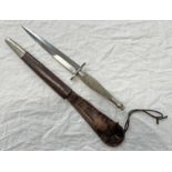 WW2 FAIRBAIRN-SYKES 2ND PATTERN FIGHTING KNIFE WITH 17CM LONG DOUBLE EDGED BLADE,