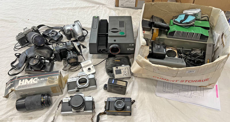 SELECTION OF CAMERAS ETC TO INCLUDE MINOLTA SRT 100X (AF), PRAKTICA MOVA 11, KODAK SIGNET 535,