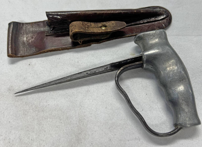 WW1 BRITISH OFFICERS ROBBINS DUDLEY PUSH DAGGER WITH ALLOY HILT STAMPED TO THE END "ROBBINS DUDLEY"