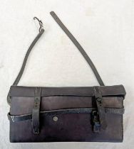 WW1 CANS 3030 TRIPOD MTGS MACHINE GUN LEATHER CASE BY E R W & S AND DATED 1/1915,