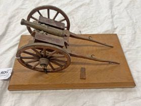 MODEL OF A CANNON ON WOODEN PLINTH 30 CM LONG