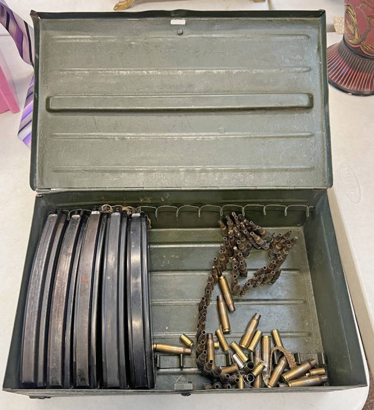 WAR TIME PERIOD BREN MAGAZINE CARRY CASE / METAL BOX WITH PAD LOCK EYELET AND FIVE BREN MAGAZINES
