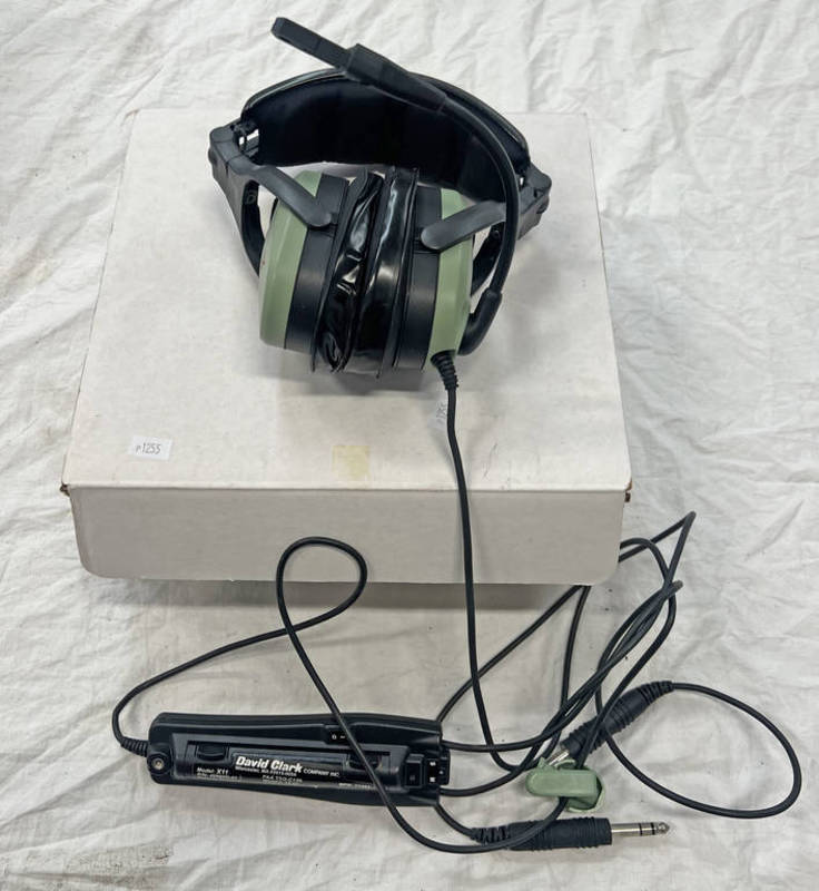 DAVID CLARK AVIATION HEADSET MODEL H10 - 13.