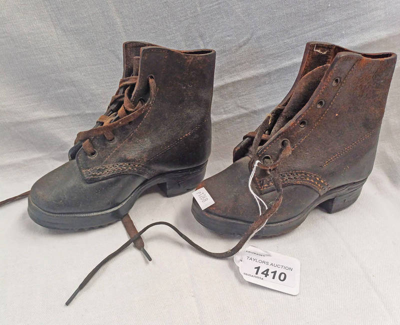 PAIR OF MINIATURE TRAVELLING SALESMANS BOOTS, HIGHLY DETAILED WITH LETTER FROM HEREFORD MUSEUM,