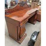 19TH CENTURY MAHOGANY TWIN PEDESTAL SIDEBOARD WITH DECORATIVE SCROLL BACK WITH 3 DRAWERS OVER 2