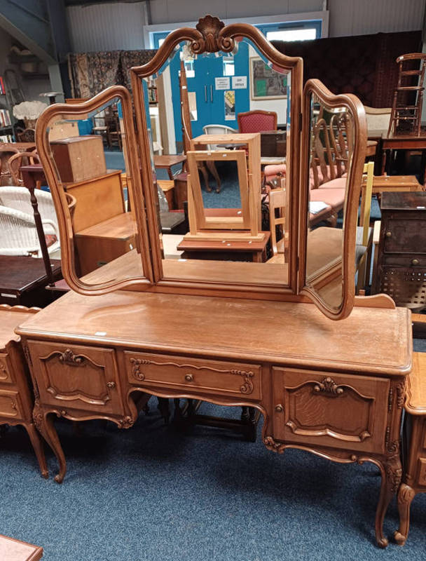 CONTINENTAL OAK DRESSING TABLE WITH SHAPED TRIPTYCH MIRROR OVER CENTRALLY SET SINGLE DRAWER FLANKED