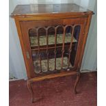 20TH CENTURY MAHOGANY DISPLAY CABINET WITH SINGLE GLAZED PANEL DOOR OPENING TO SHELVED INTERIOR ON
