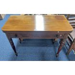 19TH CENTURY MAHOGANY TEA TABLE WITH FLIP UP TOP & SINGLE DRAWER ON TURNED SUPPORTS