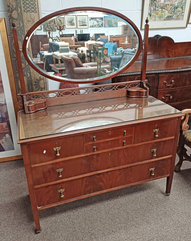 20TH CENTURY MAHOGANY DRESSING CHEST WITH MIRROR OVER 4 SHORT & 2 LONG DRAWERS,