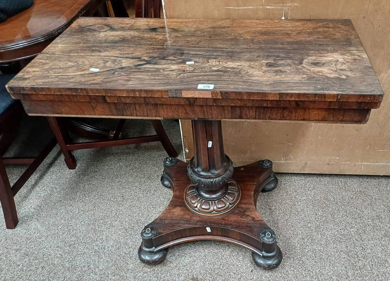 19TH CENTURY ROSEWOOD FLIP TOP GAMES TABLE ON CENTRE PEDESTAL WITH 4 SPREADING SUPPORTS