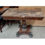 19TH CENTURY ROSEWOOD FLIP TOP GAMES TABLE ON CENTRE PEDESTAL WITH 4 SPREADING SUPPORTS